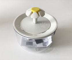 Fuente de agua con flor para mascotas