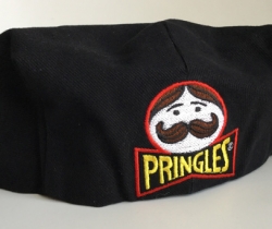 Gorra publicidad patatas Pringles. Año 2000. Color negro. Nueva a estrenar.