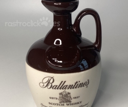 Jarra de Ballantine’s Scotch whisky