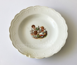 Plato hondo infantil de loza estampada San Claudio (Oviedo)