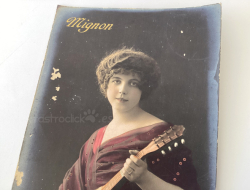 Tarjeta postal Mignon – Mujer con mandolina 1916
