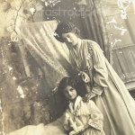 Tarjeta postal mujer con niña – Photorotation 204/1