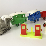 Tren infantil de plástico de bazar o kiosco