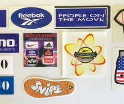 Lote 11 adhesivos marcas de ropa – Reebok – Mango – Kappa