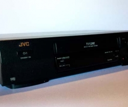 Vídeo VHS JVC HR-J711 Averiado